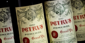 Шесть бутылок вина Petrus 1982 года проданы на аукционе Sotheby’s за $17,6 тысяч