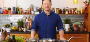 На «ОККО» в Киеве появились авторские соусы от гуру кулинарии Джейми Оливера