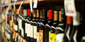 Кабмин хочет повысить минимальные цены на коньяк, водку и вина