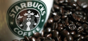 Starbucks показал первый рождественский дизайн стаканчиков для 2017