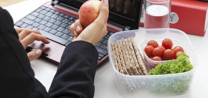 Здоровое питание или перекусы: советы главного диетолога страны