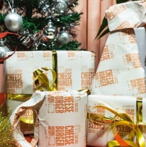 McDonald’s в Швеции предложил упаковать подарки на Рождество