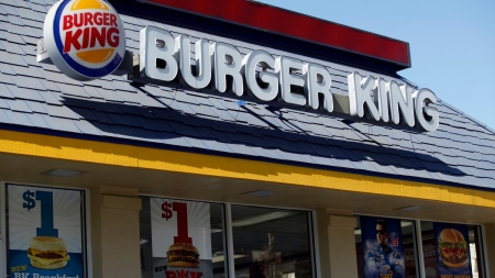 Burger King снизил чистую прибыль вдвое
