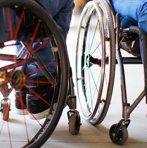 Рестораны и кафе должны быть доступны для людей с инвалидностью — Минрегион