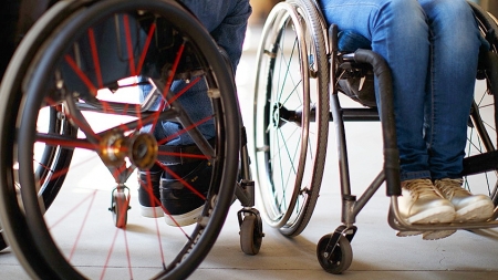 Рестораны и кафе должны быть доступны для людей с инвалидностью — Минрегион