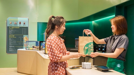 Starbucks открыл первый «экспресс» магазин