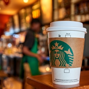 Starbucks прогнозирует падение квартального дохода более чем на $2 млрд из-за COVID-19